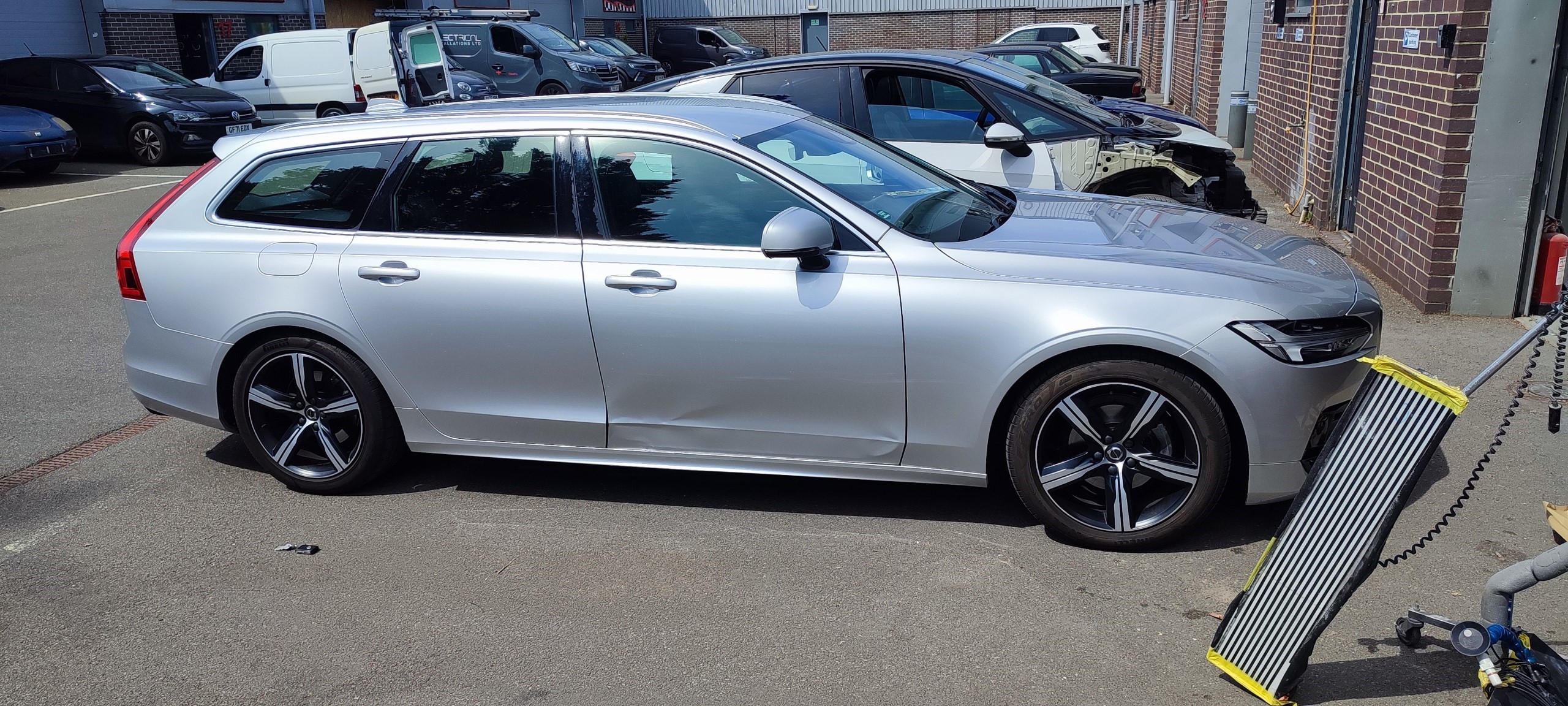 VOLVO ACCIDENT DAMAGE BEFORE REPAIR BY MAIDSTONE CAR BODYSHOP